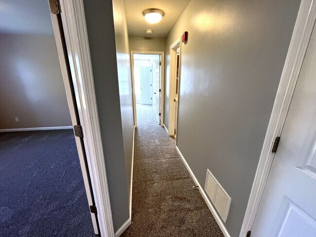 Building Photo - 4702 Pennoak Ln