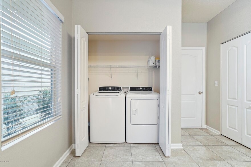 Building Photo - 790 Servia Dr