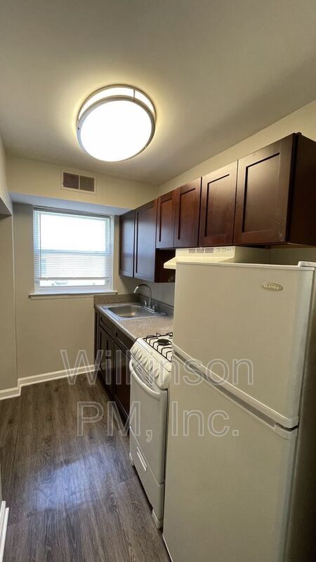 Building Photo - 319 2nd Ave