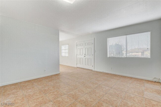Building Photo - 5813 W Balzar Ave