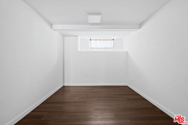 Building Photo - 1915 Apex Ave