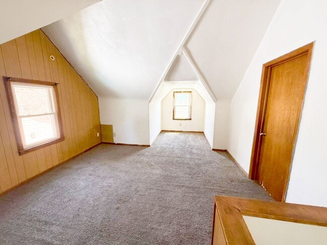 Building Photo - 3 BED 1 BATH BEAUTIFUL SINGLE FAMILY HOME ...