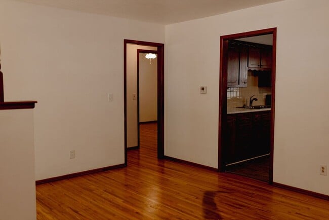 Building Photo - 102 S Mt Carmel St