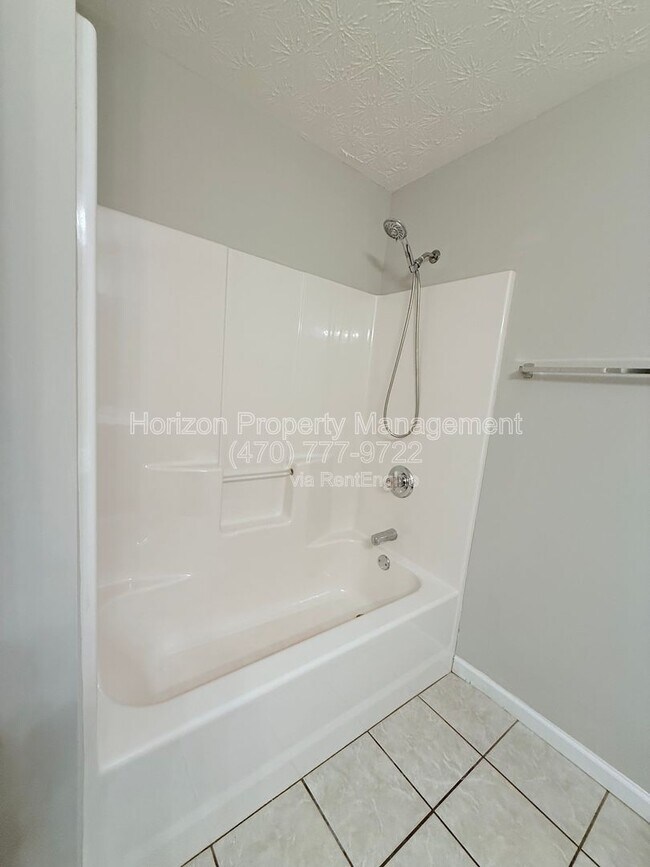 Building Photo - 4005 Hidden Hollow Dr