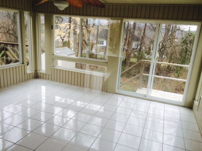 Building Photo - 124 Arlington Cir