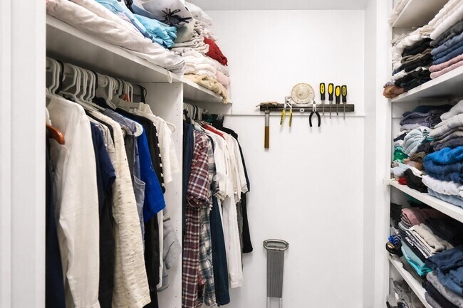 Building Photo - 1351 NE Miami Gardens Dr