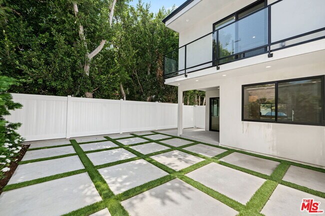 Building Photo - 5841 Whitworth Dr