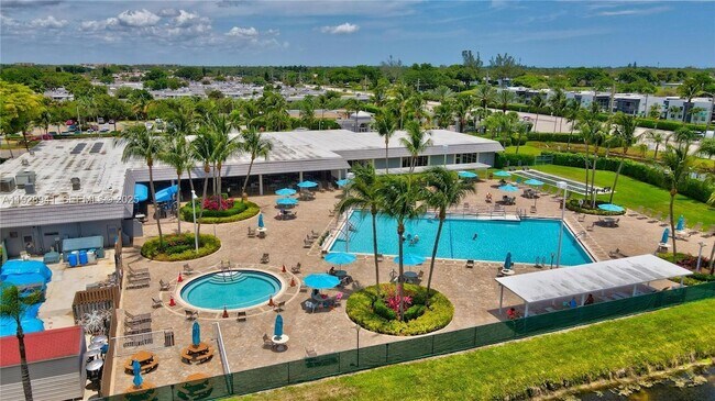 Building Photo - 708 Normandy Ln