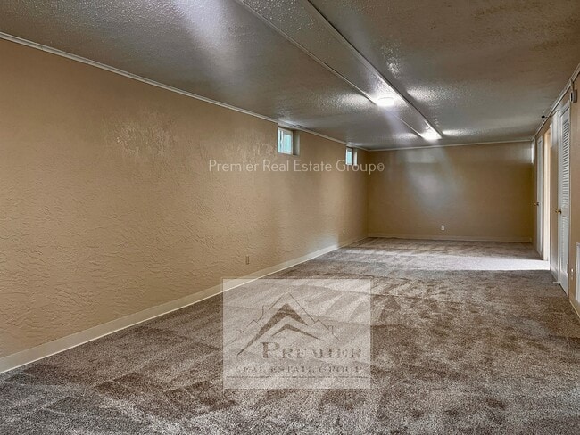 Building Photo - 521 Yellowstone Rd