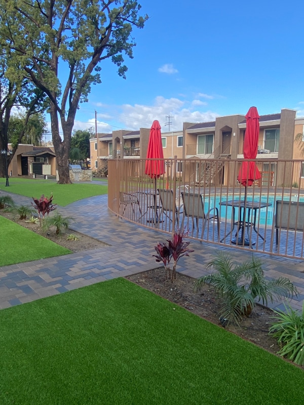 Building Photo - 945 Estes St