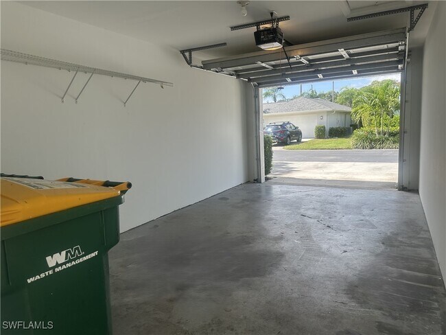 Building Photo - 1320 Charleston Square Dr