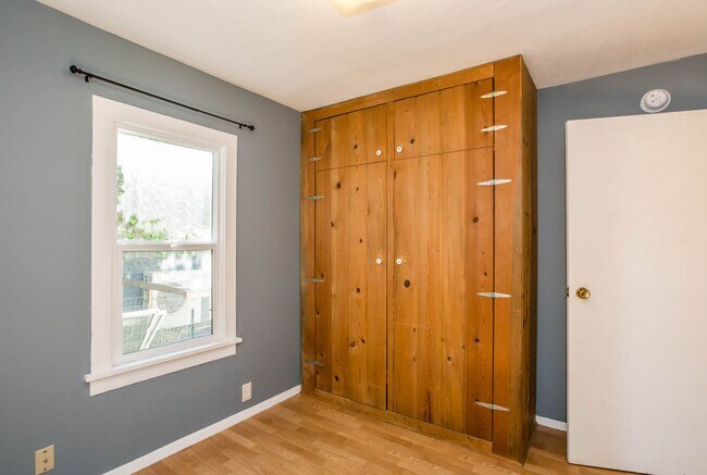 Building Photo - Great 1 bed, 1 bath home