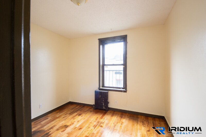 Building Photo - 425 Rose Ave