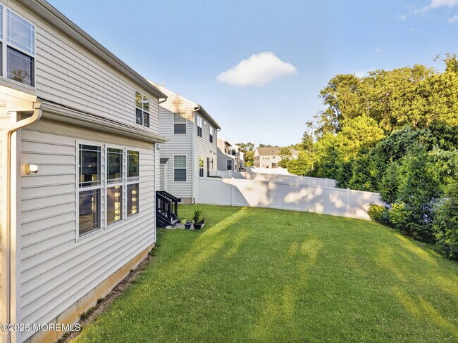 Building Photo - 319 Tulip Ct