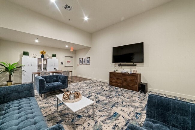 Building Photo - 8050 Baymeadows Cir W