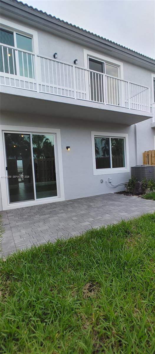 Building Photo - 689 SE 13th St Cir