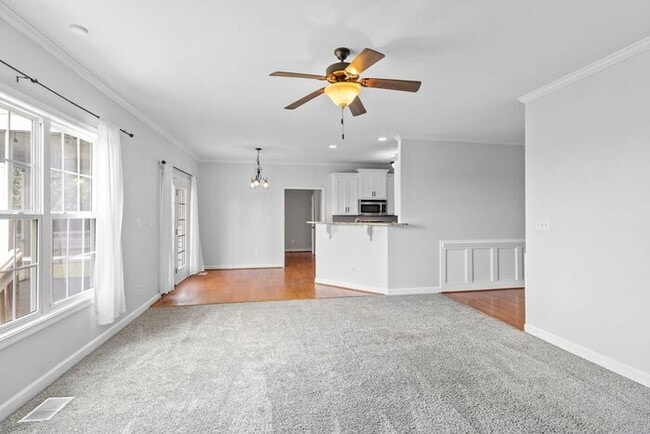 Building Photo - 720 Camwheel Dr