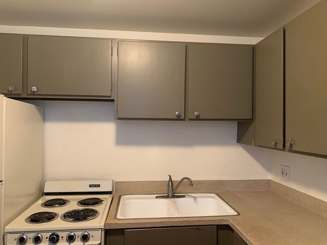 Building Photo - Two bedroom apt, Salt Lake City; 1,000 sq ...