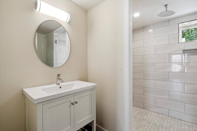 Building Photo - 1826 W Montgomery Ave