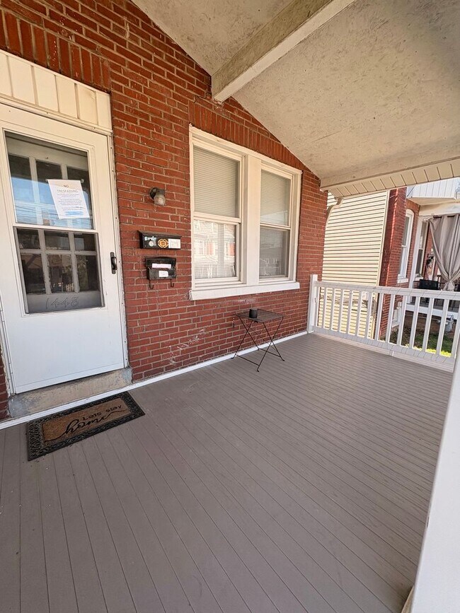 Building Photo - 1 Bedroom Apt in West York!