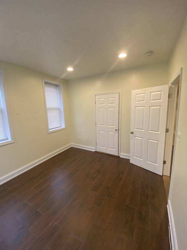 Building Photo - 1600 Light St