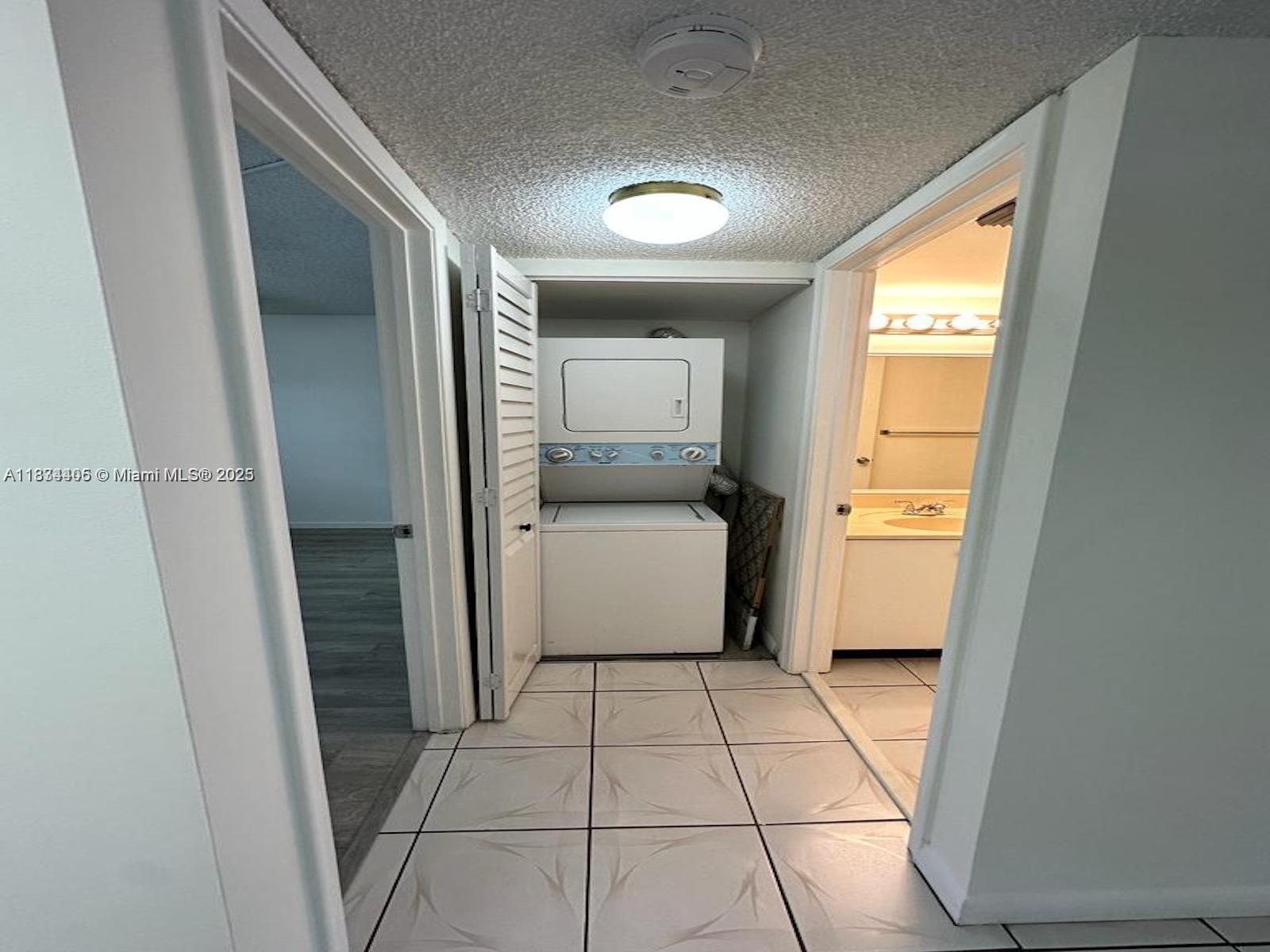 Building Photo - 1351 SW 125th Ave