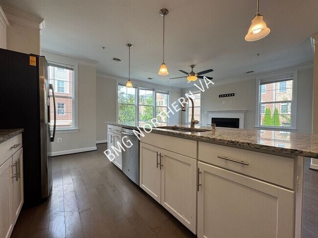 Building Photo - 13740 Endeavour Dr