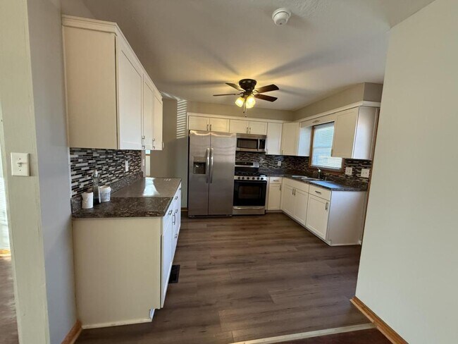 Building Photo - 2013 S 28th St