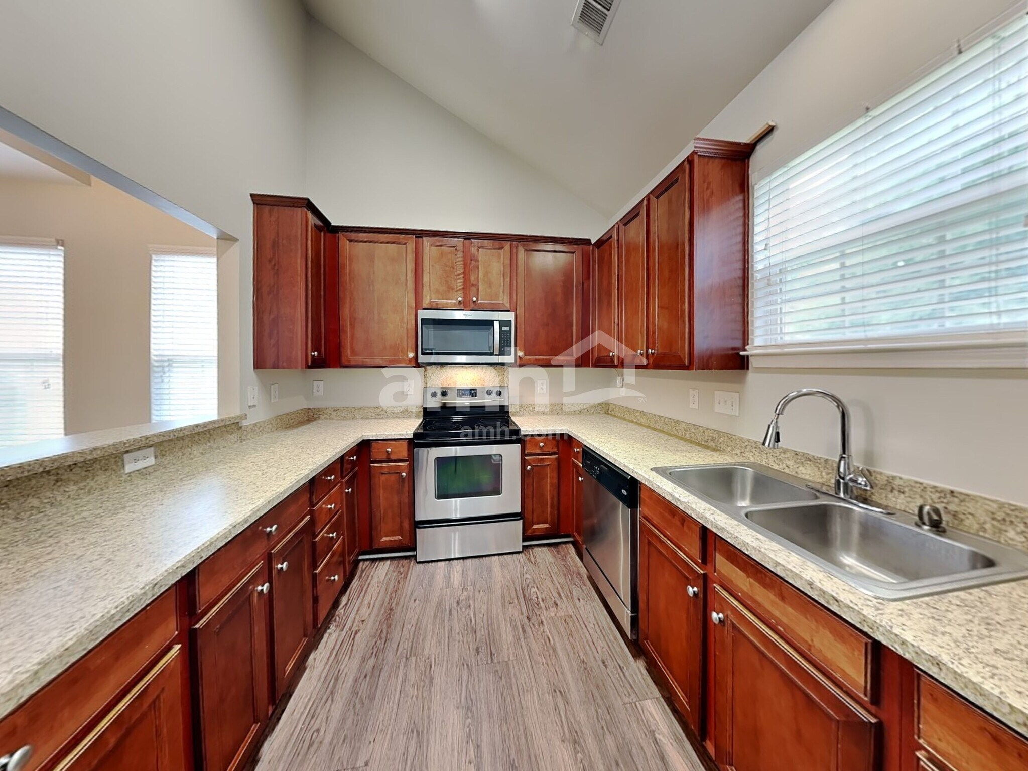 Building Photo - 5027 Abercromby St