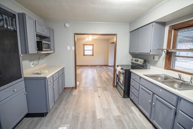 Building Photo - Completely Renovated and Affordable 3 BR Home