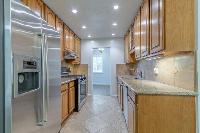 Building Photo - Beautiful & bright 3 bed / 2 Bath San Brun...