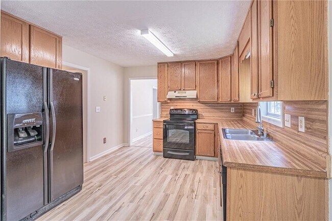Building Photo - 2402 Betsy Ct SW