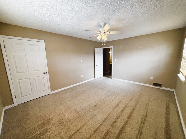 Building Photo - 3300 Madison Ave