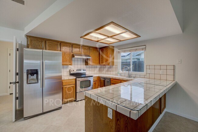 Building Photo - Walking distance to Joiner Park; GREAT corner lot home in Lincoln CA