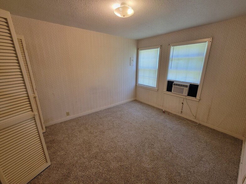 Building Photo - 4030 E Whitney Ln