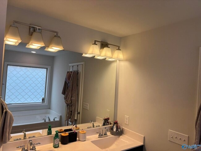 Building Photo - 227 Shubert Dr