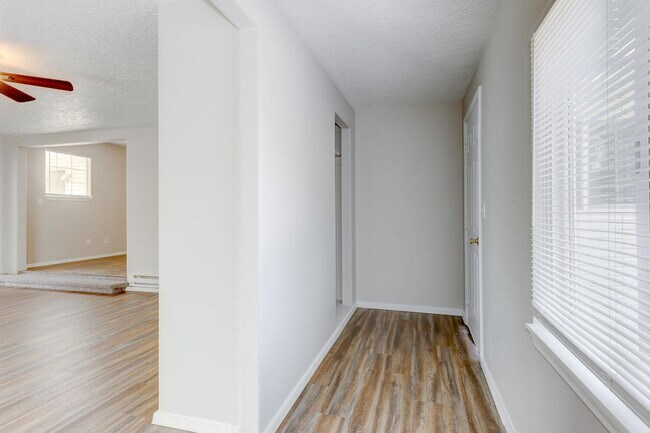 Building Photo - Dewey Duplex