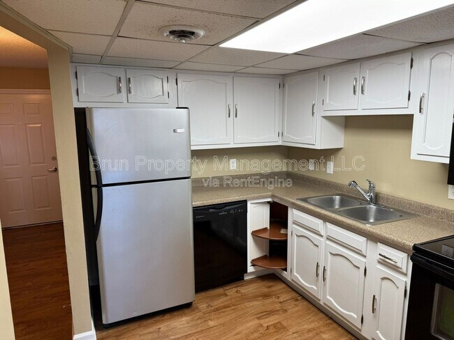 Building Photo - 334 Olympia Dr