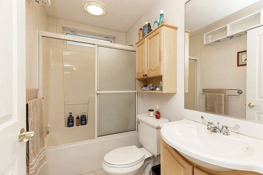 Building Photo - 10 Buffalo Ln