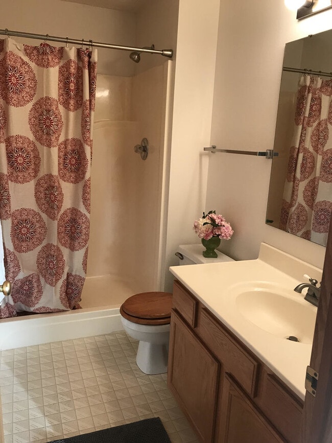 Building Photo - FALL 2026 AVAILABILITY!!!  2 bedroom, 2.5 bath condominium on Iowa City's east side