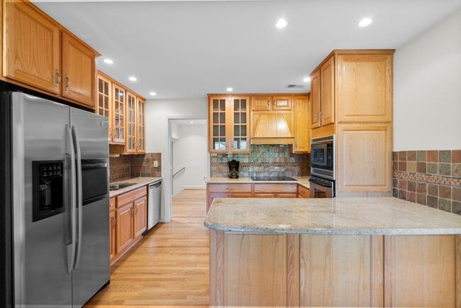 Building Photo - 4 Bed 3 Bath - Silver Spring Single Family...