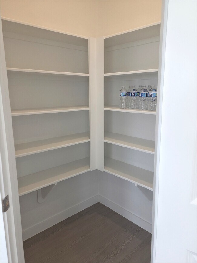 Building Photo - 6511 Silver Emperor Ln