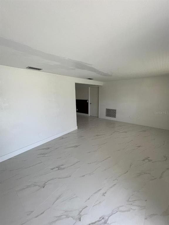 Building Photo - 4248 Oakfield Ave