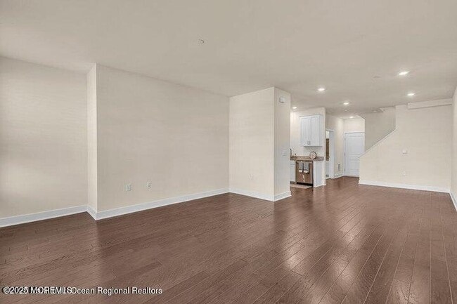 Building Photo - 50 Midway Rd S