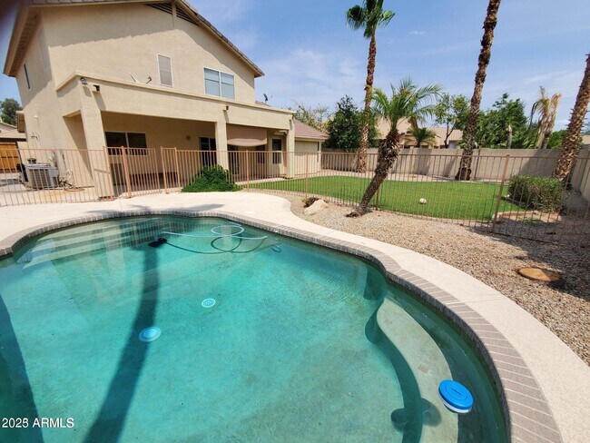 Building Photo - 1853 E Shannon St