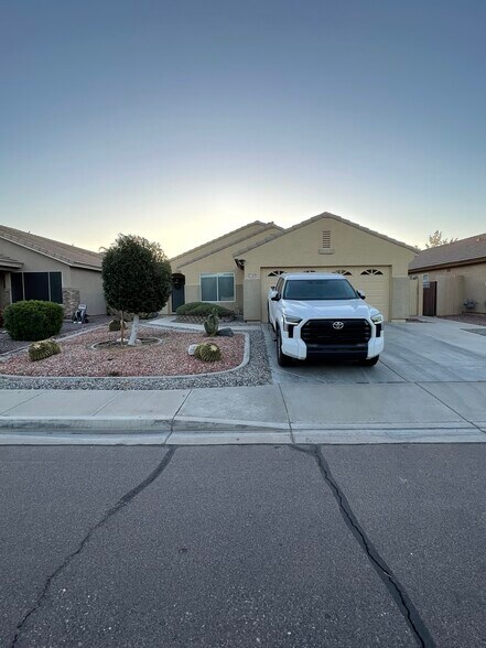 Building Photo - 21469 N 79th Dr