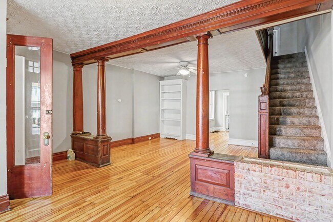 Building Photo - 5 bedroom, 2 bathroom house in downtown Carlisle