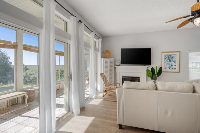 Building Photo - 212 Somerset Ct