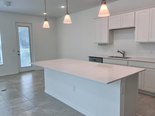 Building Photo - 6125 Planta LN
