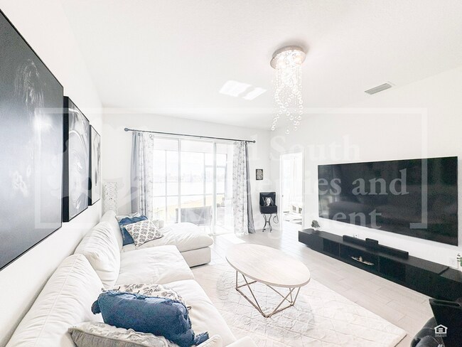 Building Photo - 6720 Great Bear Dr